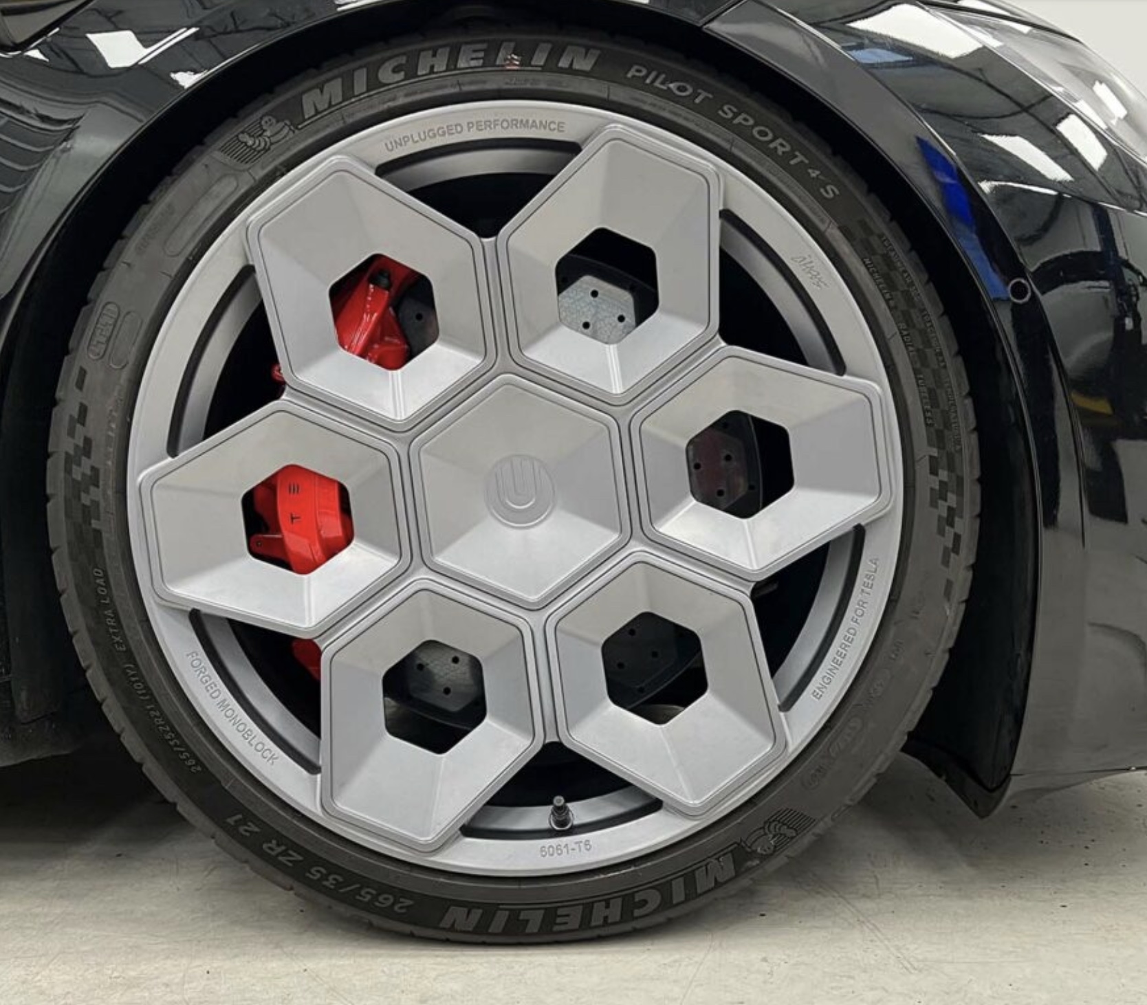 Tesla Cybertruck wheels