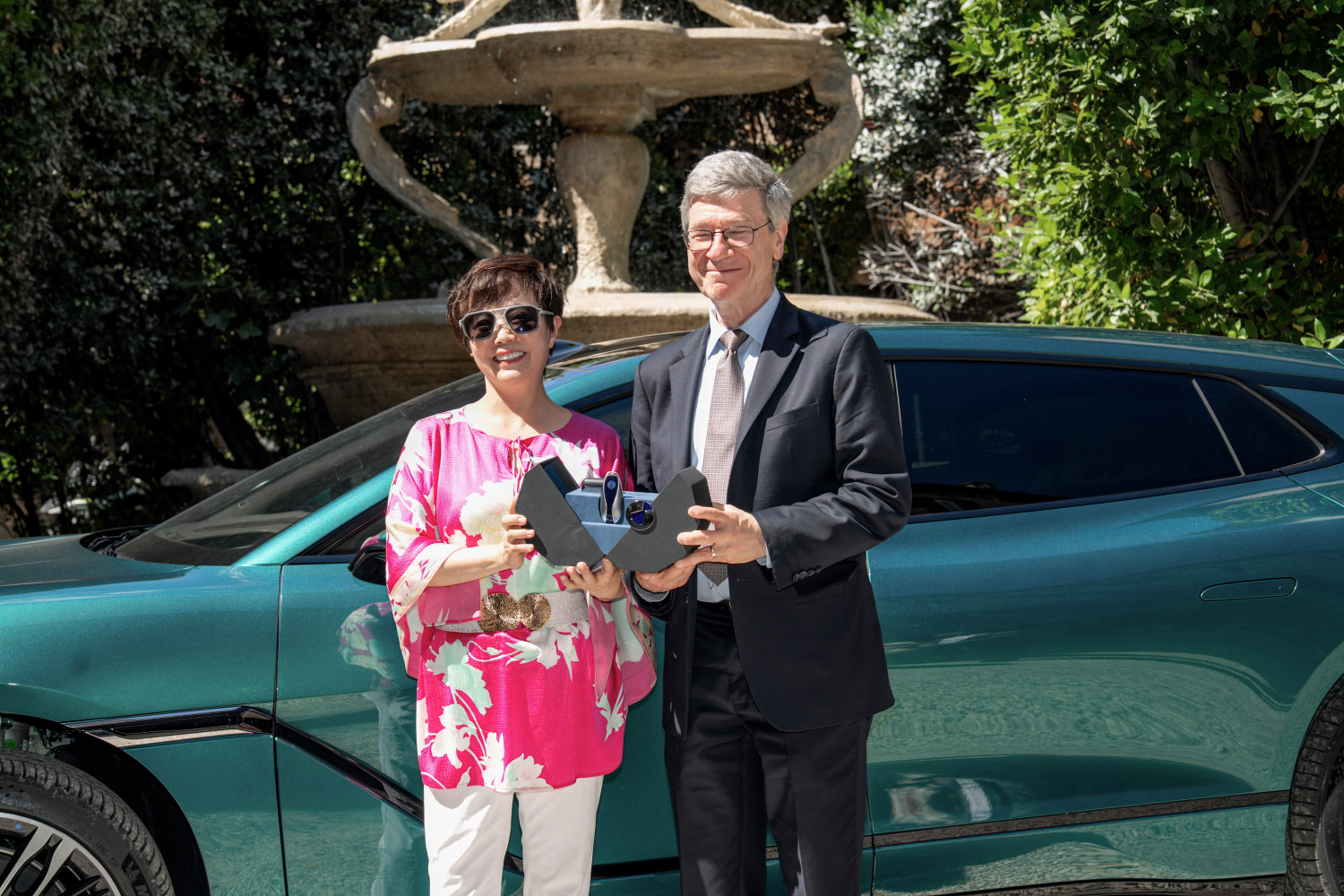 BYD-luxo-EV-viagem de 9.300 milhas