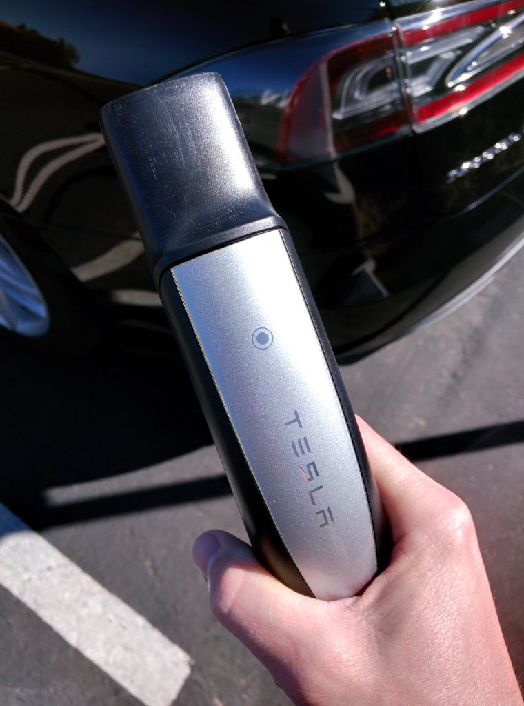 New touch sensitive, buttonless Tesla Supercharger plugs being tested