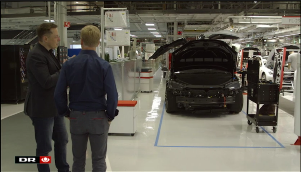 Tesla Model X ‘Frunk’ is radically bigger than prototypes | Electrek