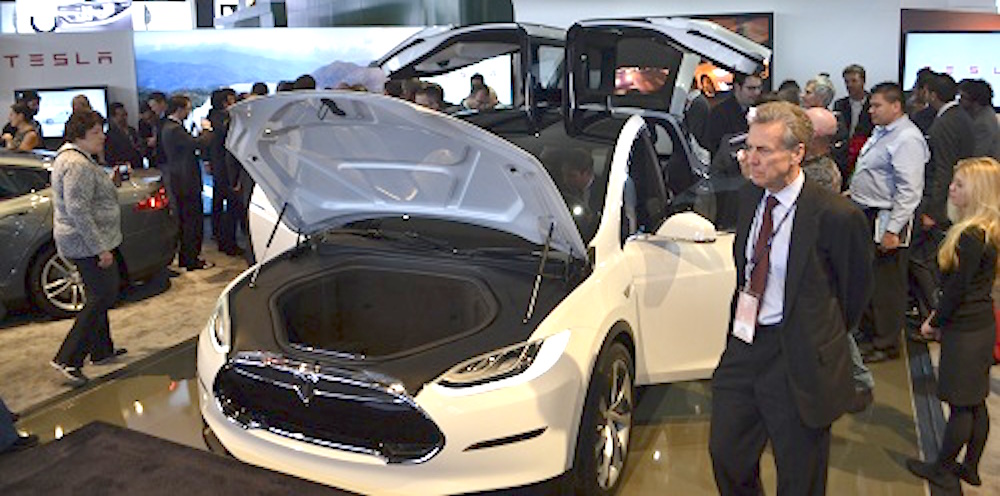 Tesla Model X Frunk Is Radically Bigger Than Prototypes Electrek 