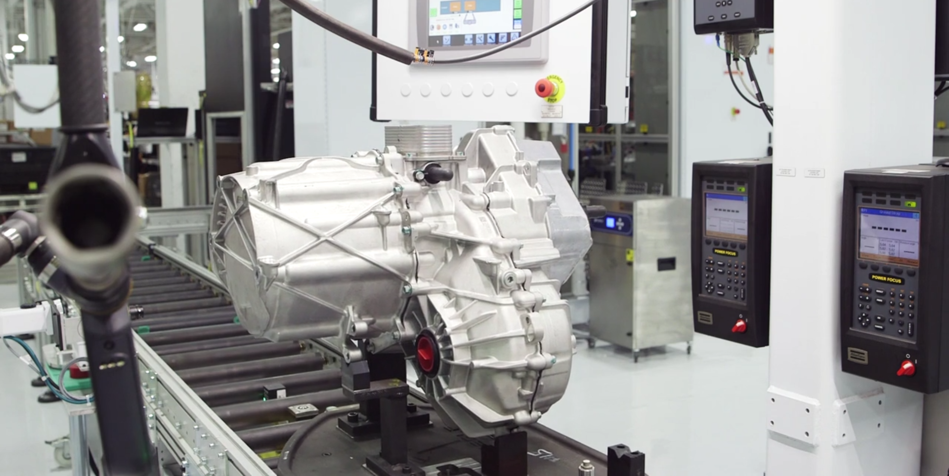 Tesla upgrades its electric motor on the road to have powertrains