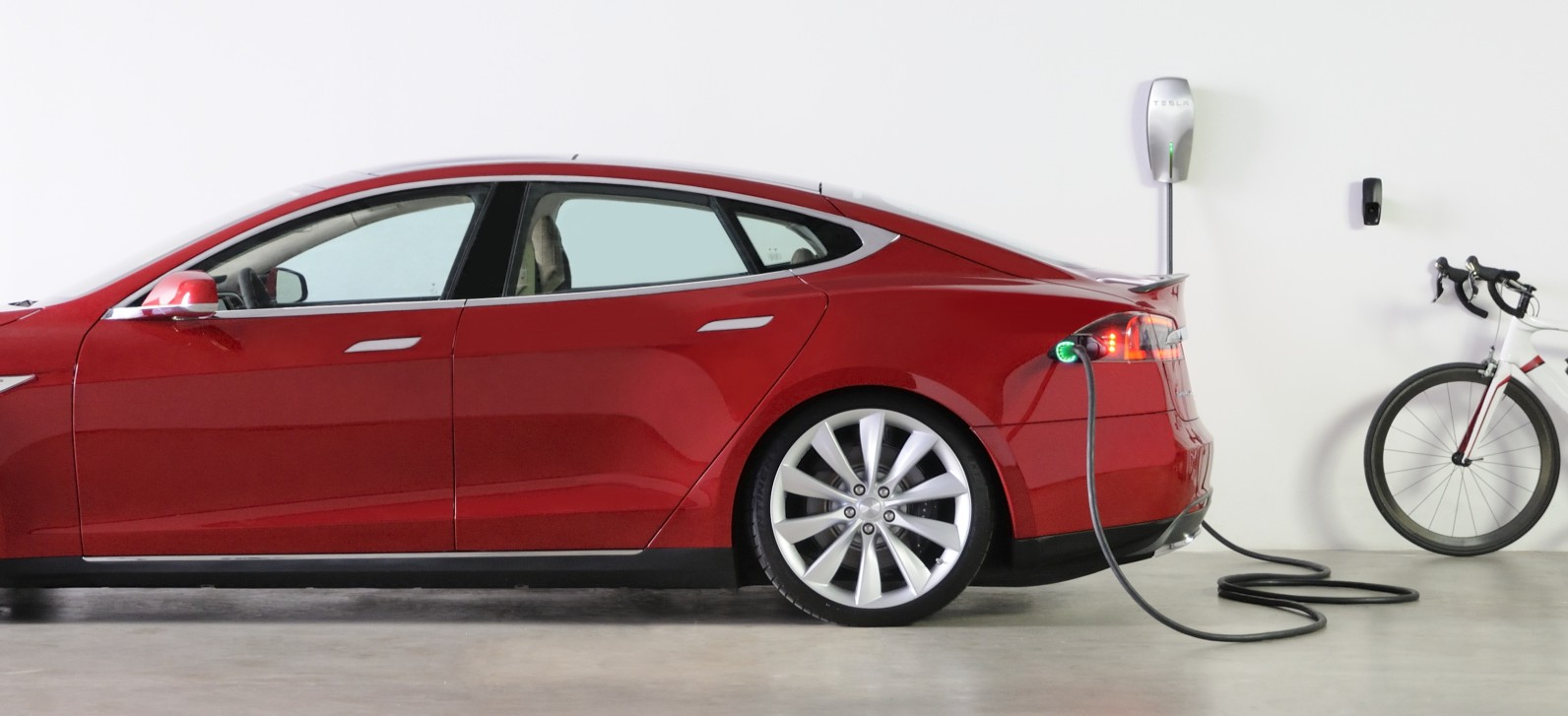 Tesla releases $550 AC charger with standard plug, not Tesla's plug