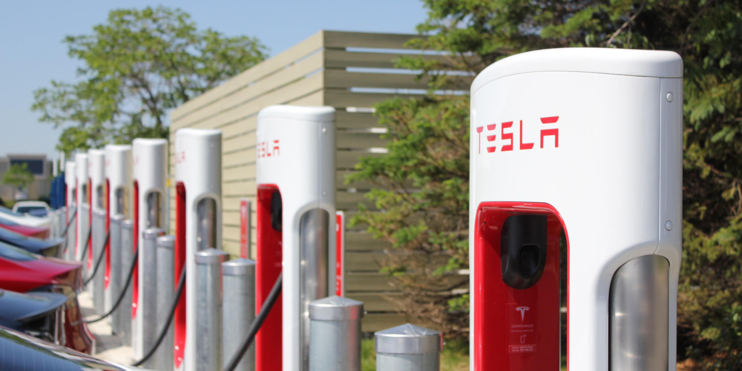 Tesla officially announces end of unlimited free Supercharging, new ' Supercharging credit program' starts in 2017 - Electrek
