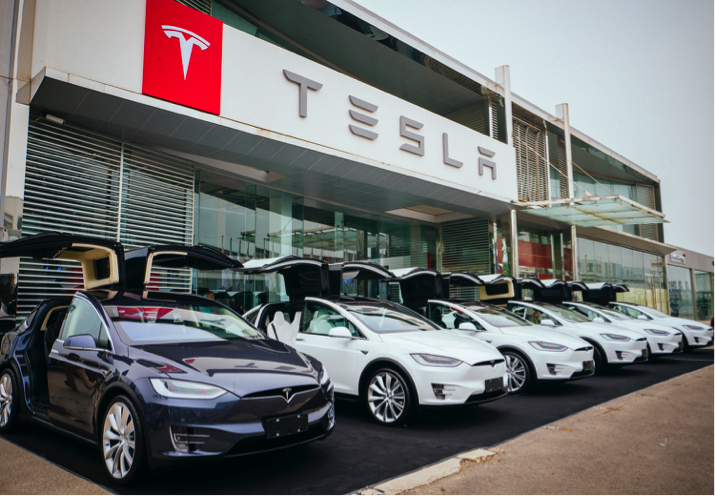 Tesla hosted a 'delivery ceremony' event for the first 6 Model X owners ...