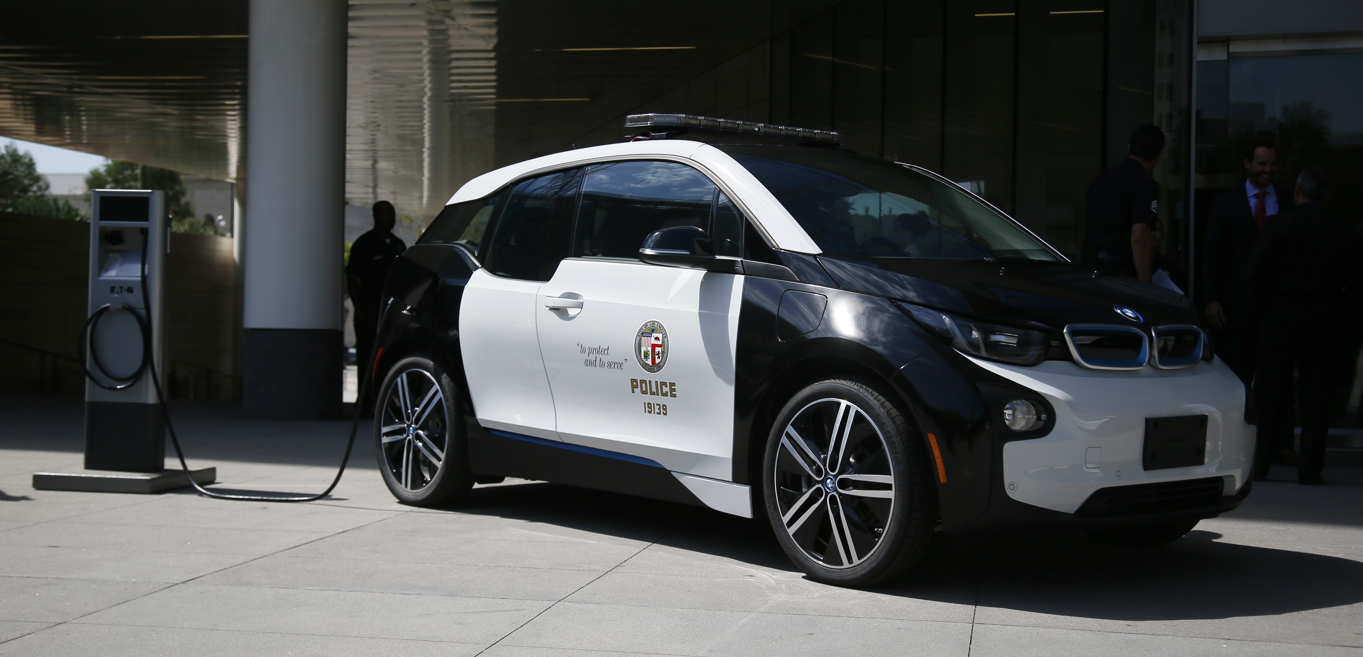 LAPD is going electric with 100 new allelectric BMW i3 vehicles Electrek