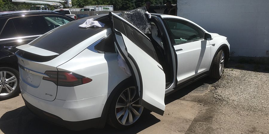 Tesla Model X Clipped One Of Its Falcon Wings On A Garage