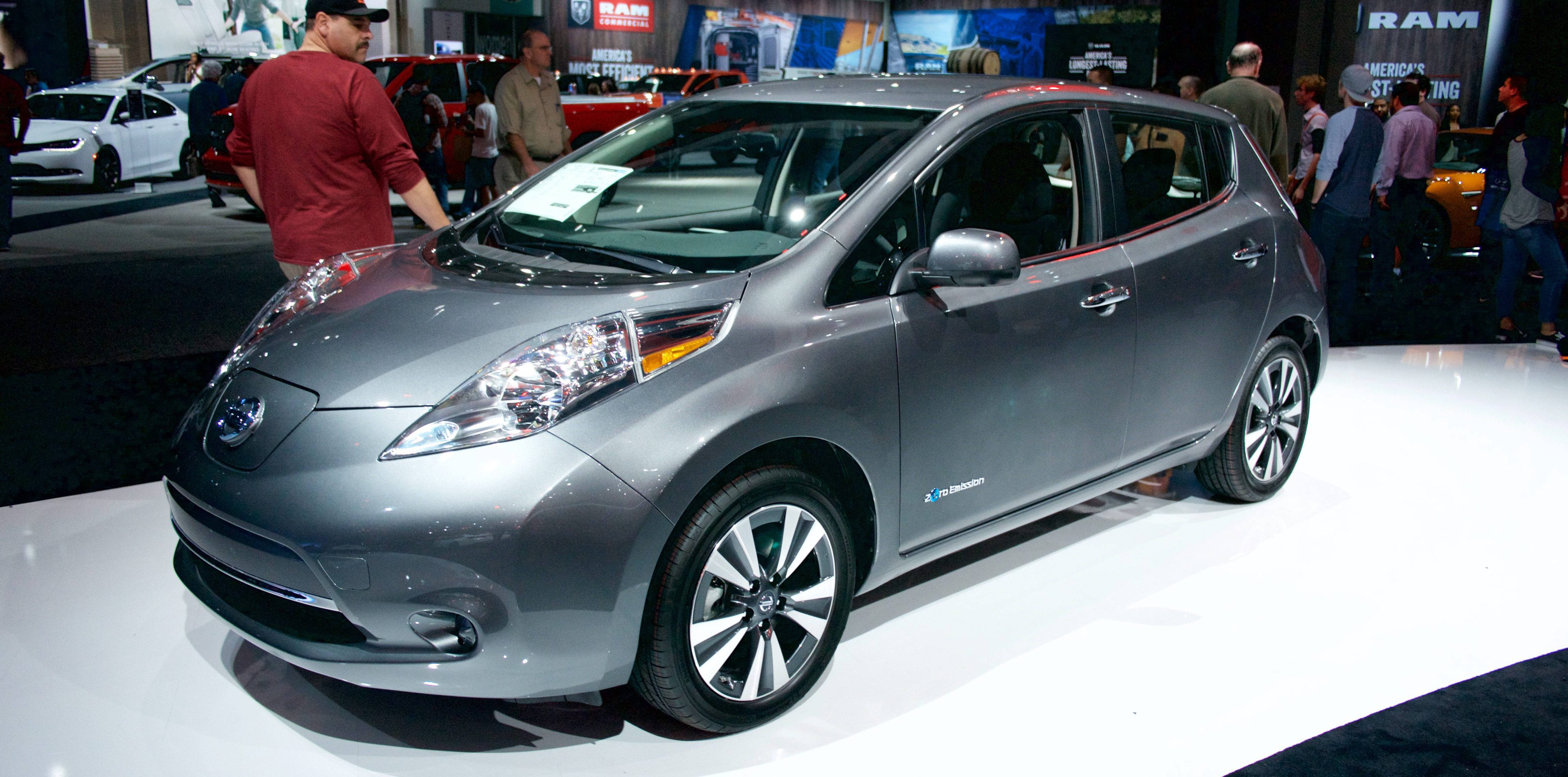 a-new-nissan-leaf-group-buy-in-texas-brings-the-price-of-the-electric