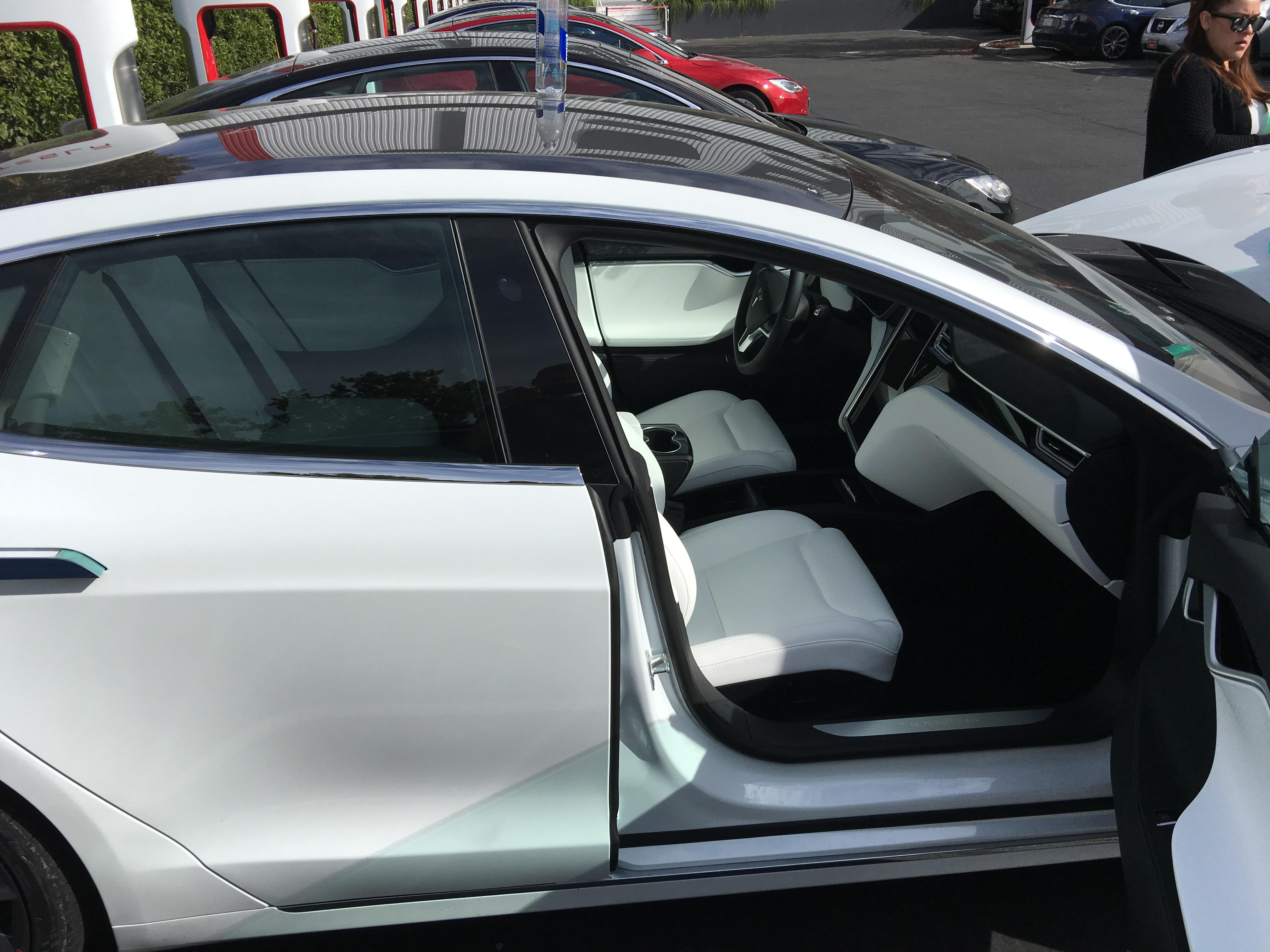 First look at Tesla's new Model 3-like glass roof on the Model S ...