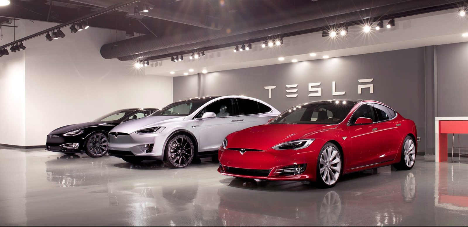 Tesla Strangely Starts Delivering New 85 Kwh Battery Packs