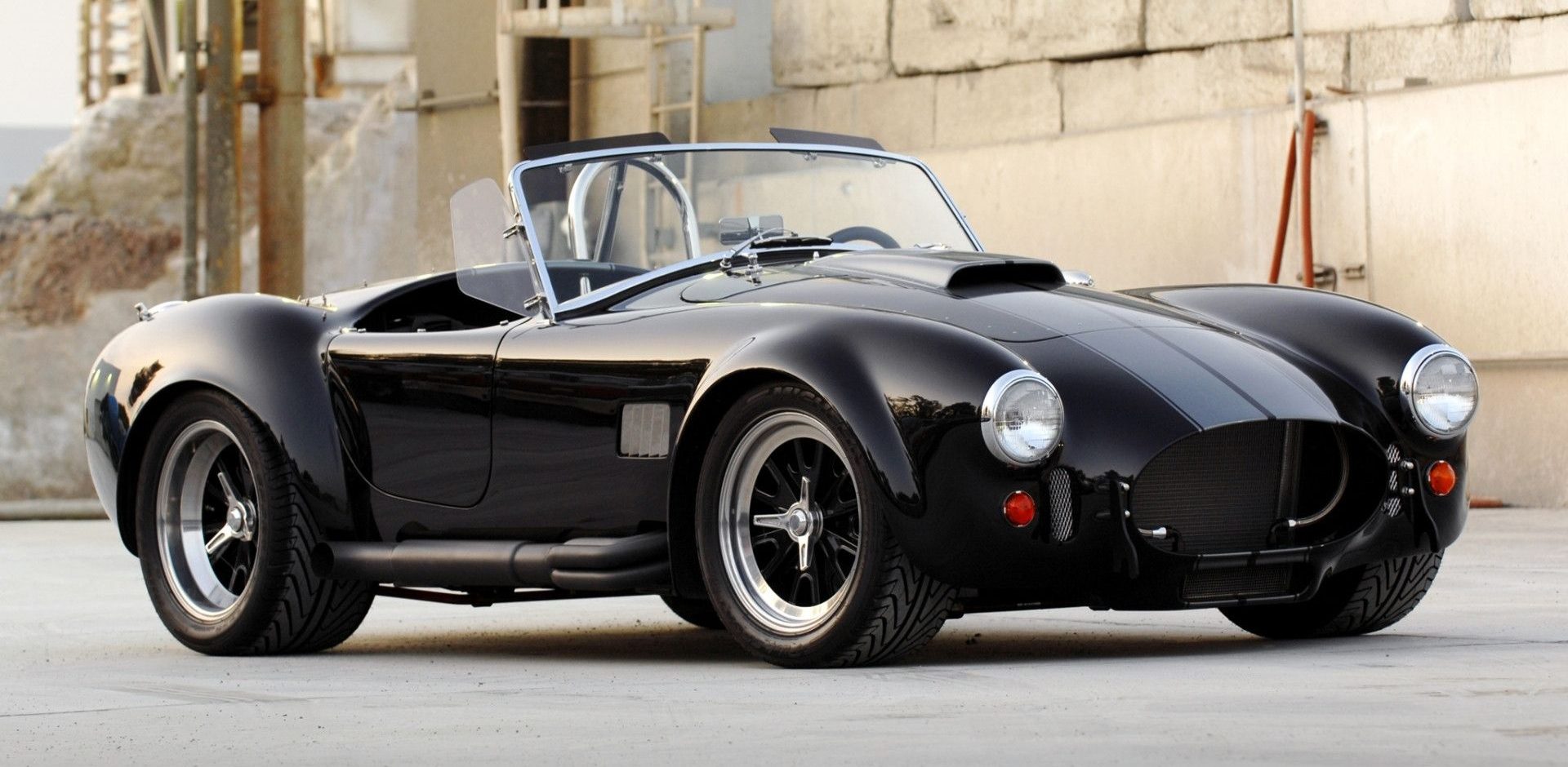 A classic 427 Shelby Cobra powered by a Tesla electric motor Kia