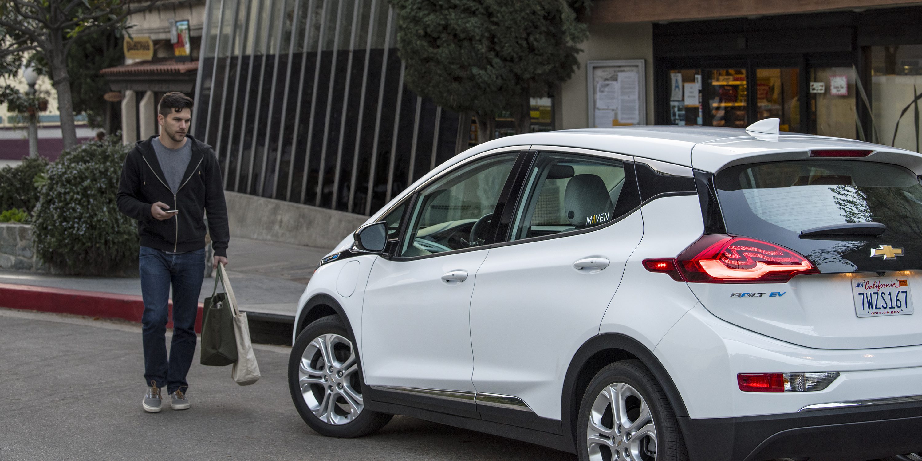 Электромобили болт. Электроавтомобиль Шевроле болт. Chevrolet Bolt 2025. Рено болт электромобиль. Современный электромобиль Chevrolet Bolt.