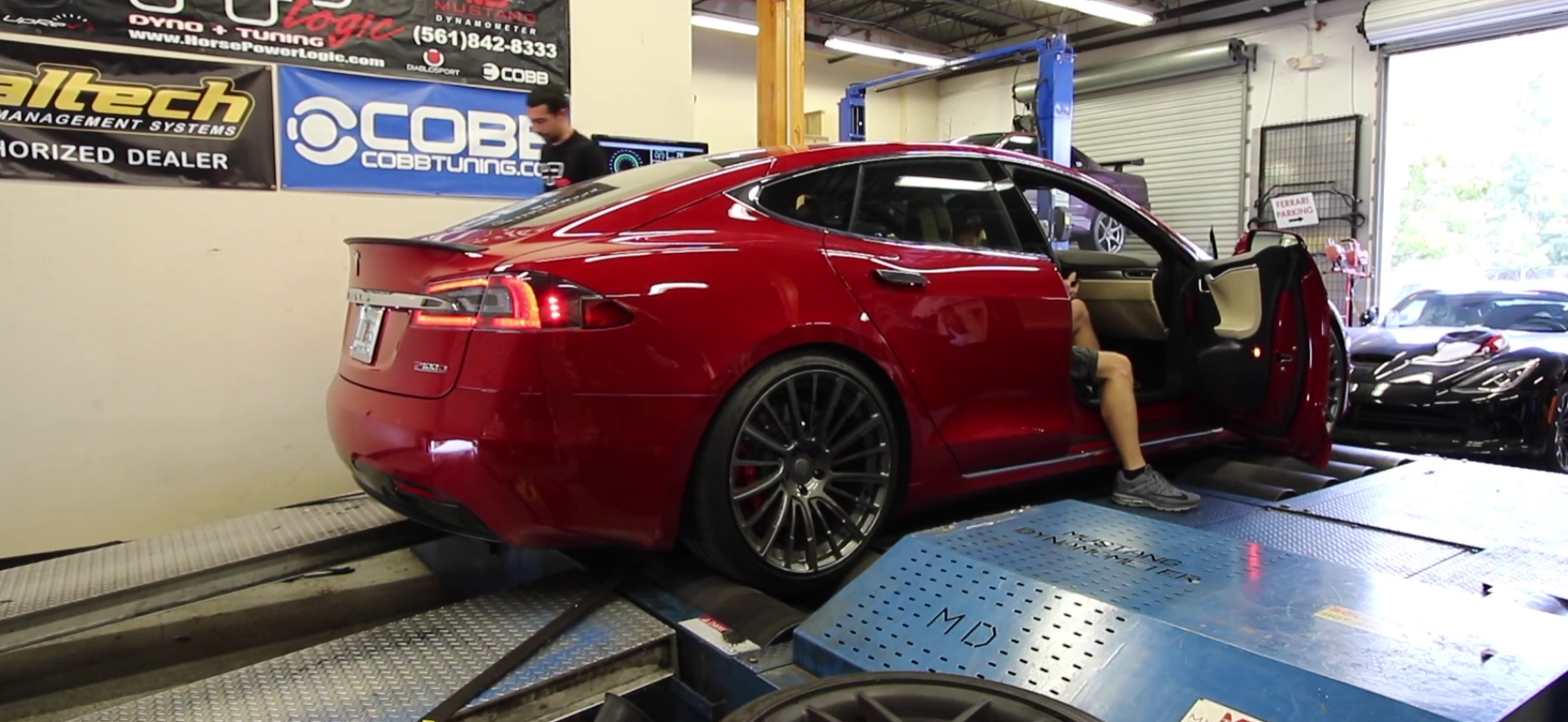 Tesla Model S P100d With Latest Ludicrous Update Puts Down 920 37 Ft Lbs Of Torque In 3rd Party