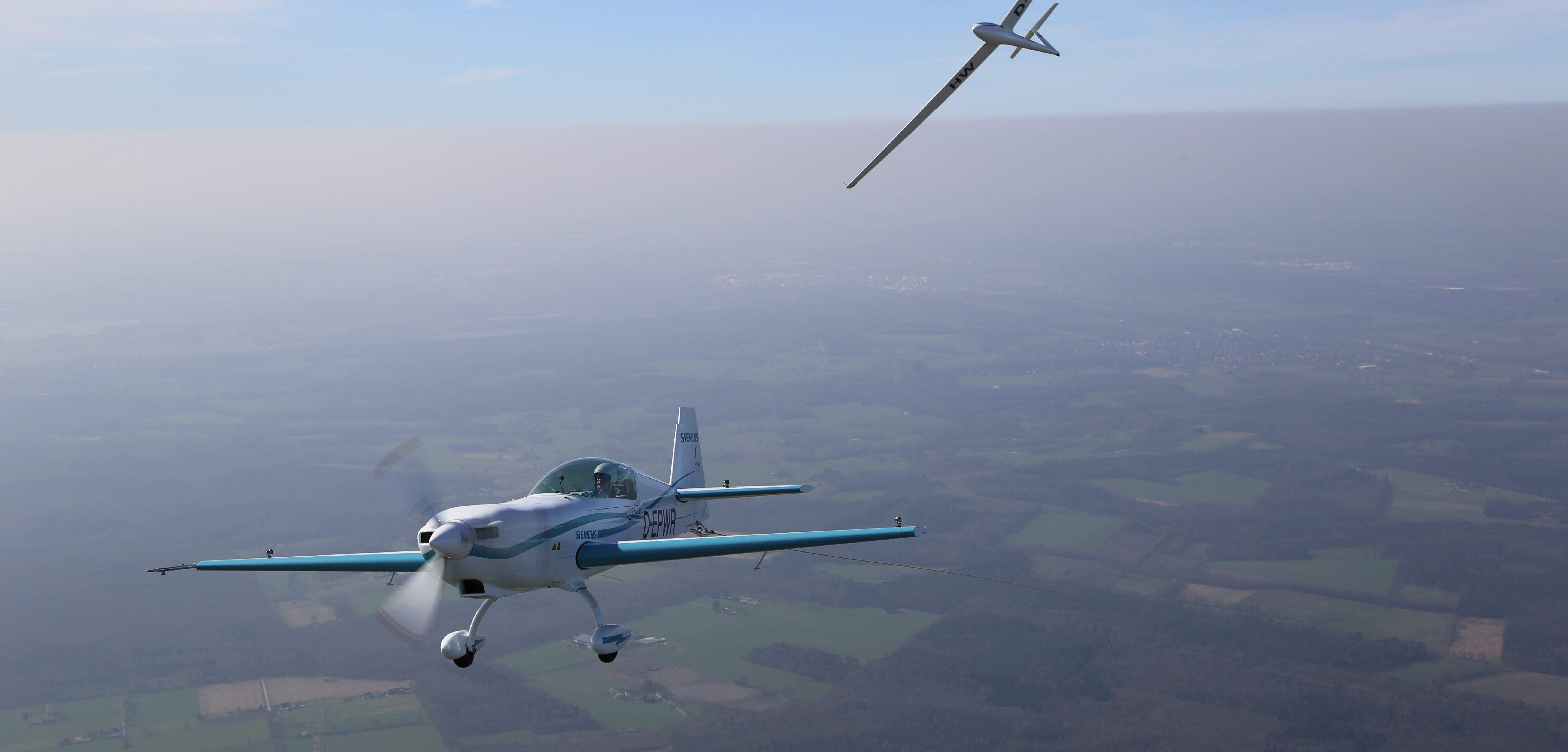 jazz Golf Petulance All-electric plane sets new records: top speed of 340 km/h (211 mph) and  first electric aerotow | Electrek