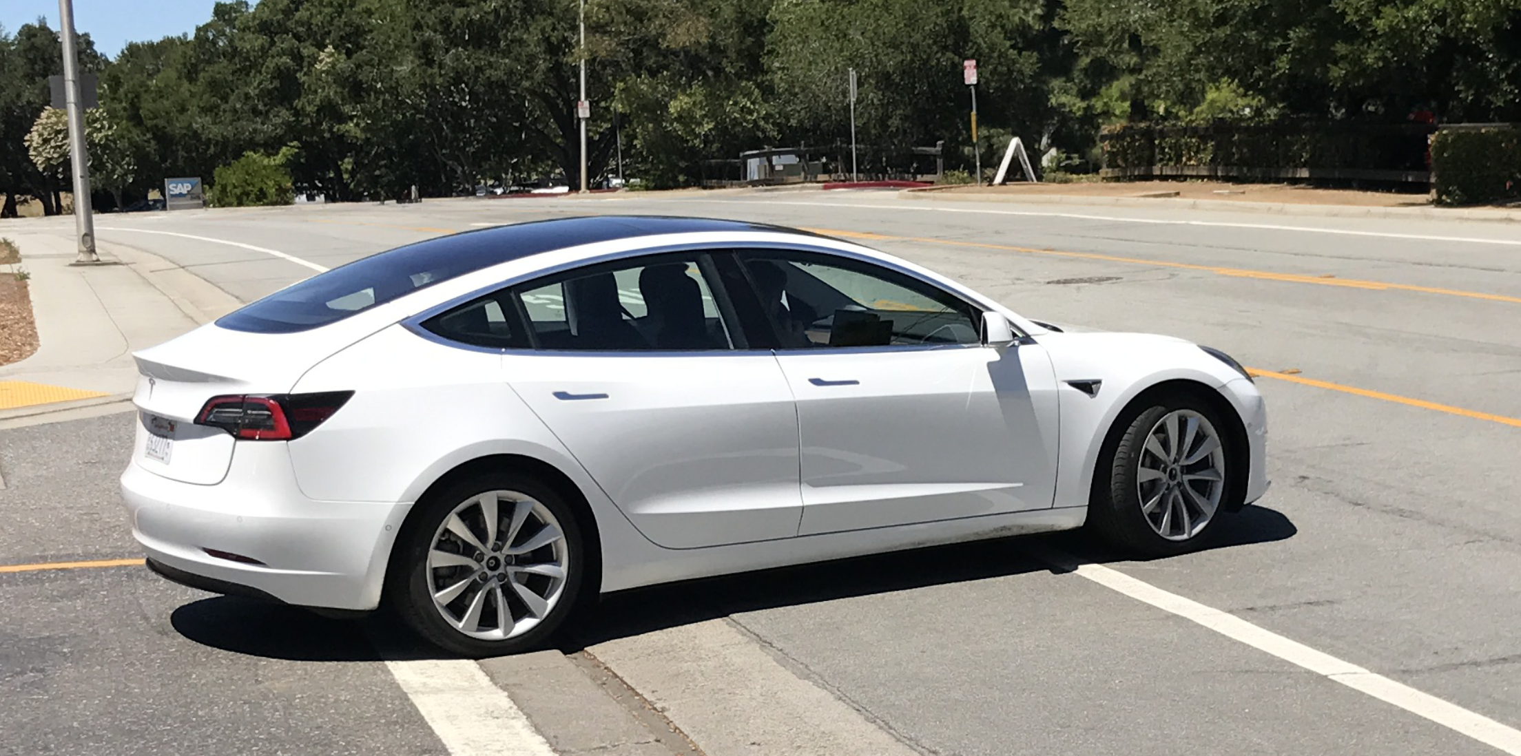 Duizeligheid vooroordeel fossiel Tesla confirms Model 3 wheel options, optional Glass Roof, and coil  suspension | Electrek