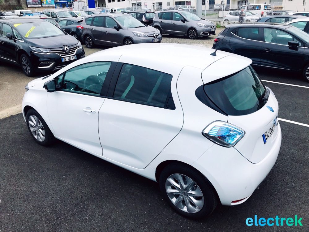 4 Renault Zoe White 5 door sideview Electric Vehicle Battery Powered Green Electrek Best Selling EV Europe - 108