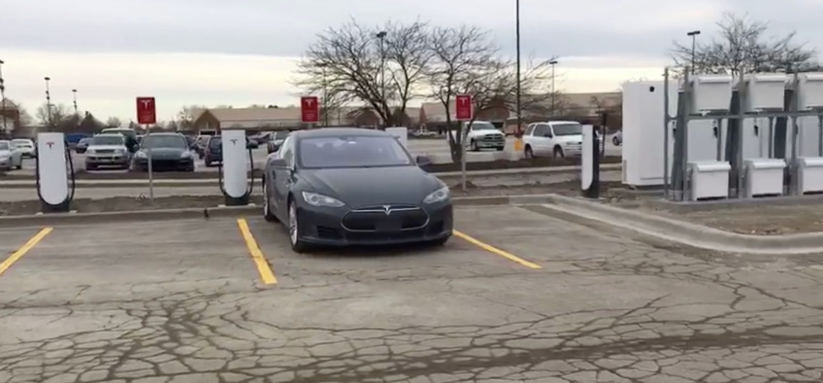 Tesla opens new 'Urban Supercharger station' in Chicago suburb but
