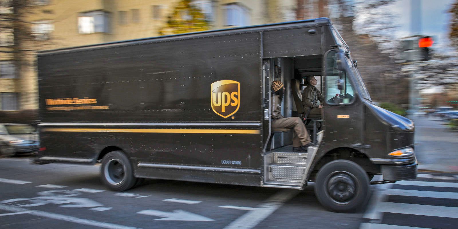 does ups pickup packages