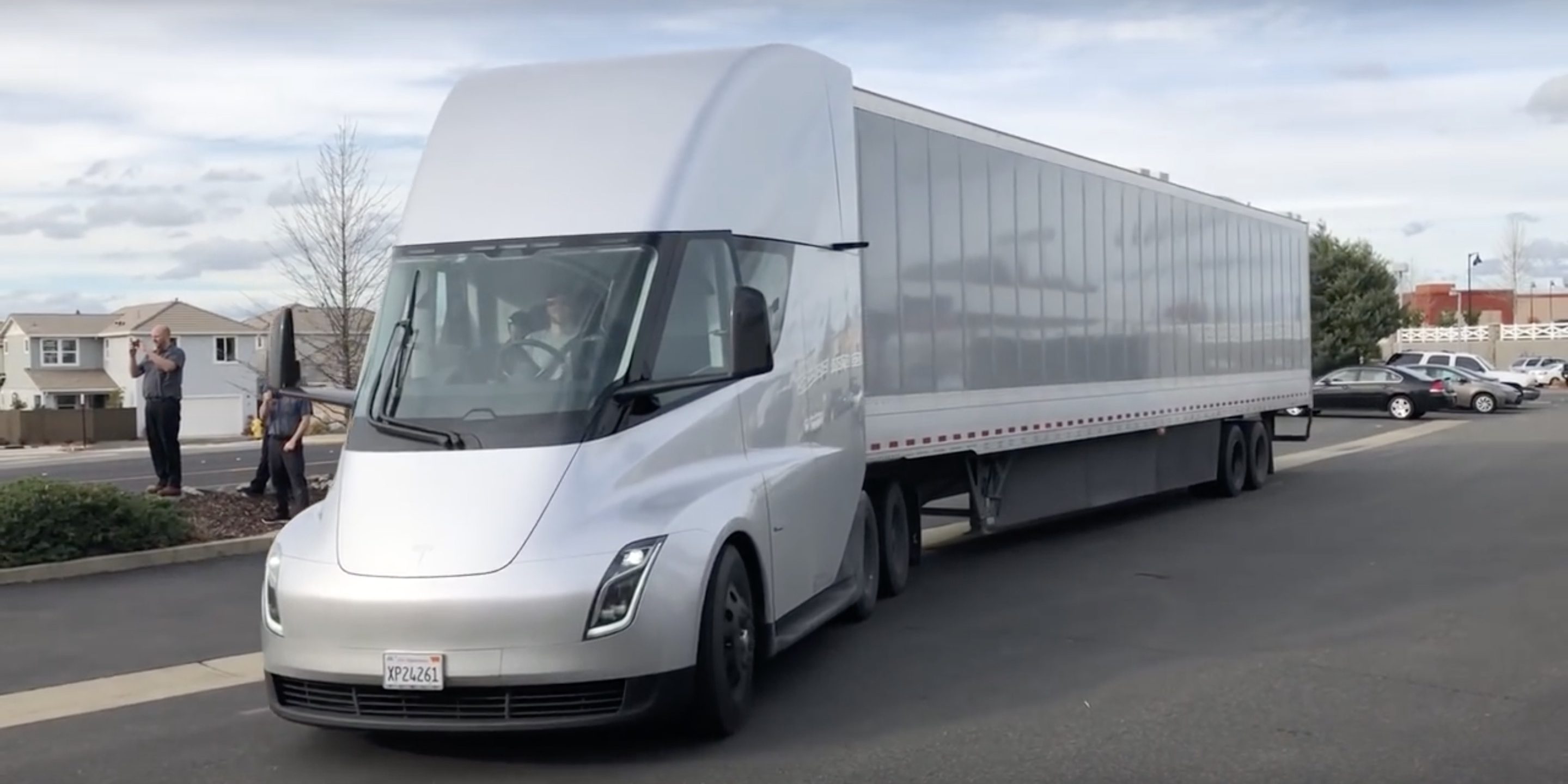 Tesla Semi Production Version Will Have Closer To 600 Miles Of Range 