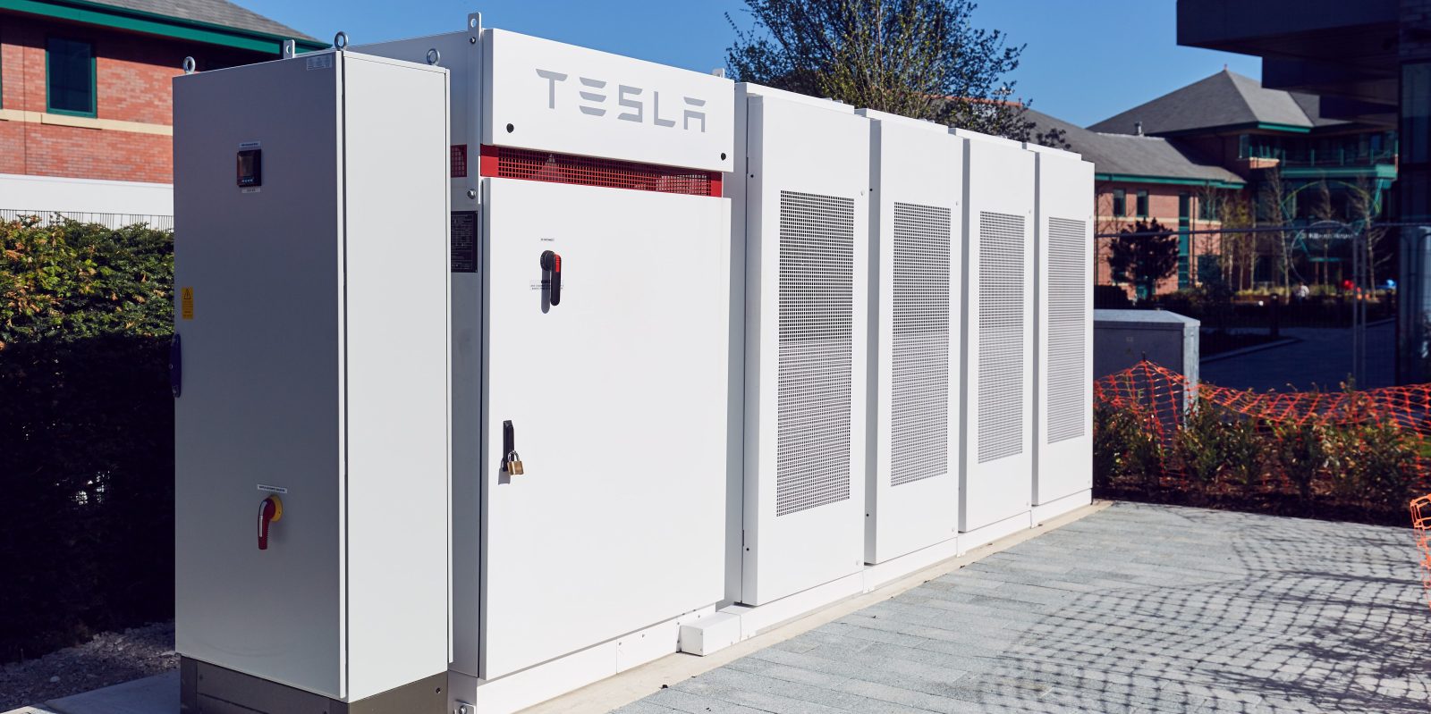 Tesla deployed a new Powerpack system in the UK - Electrek