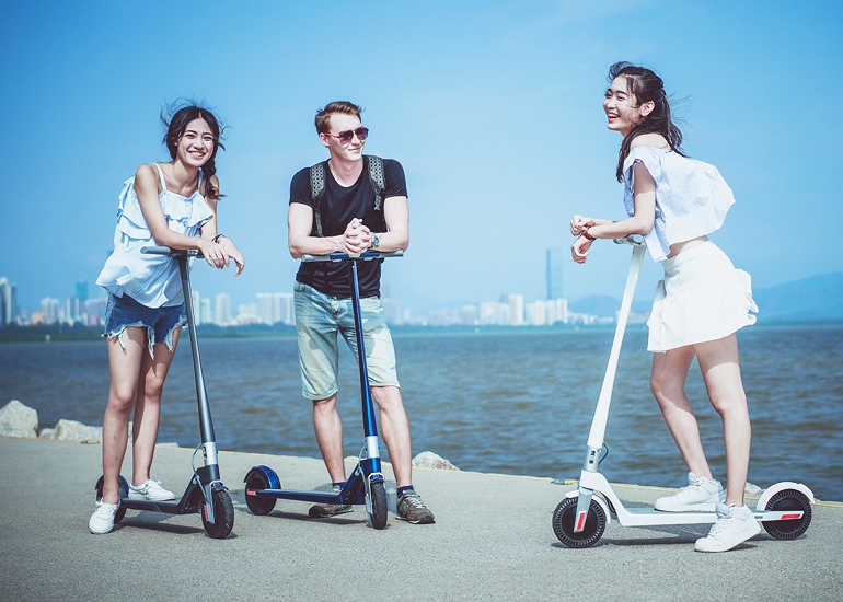 The new SWAN scooter dual hub motors and makes tires impossible | Electrek