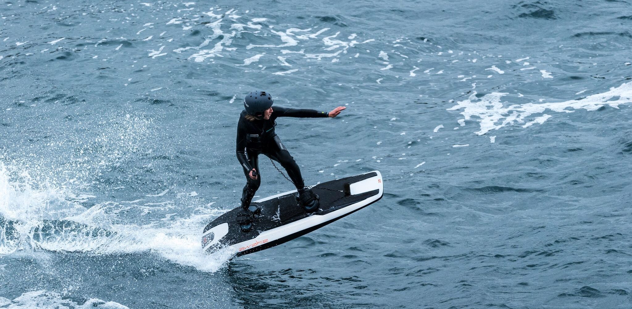 New premium Swedish electric surfboard is making waves in extreme water