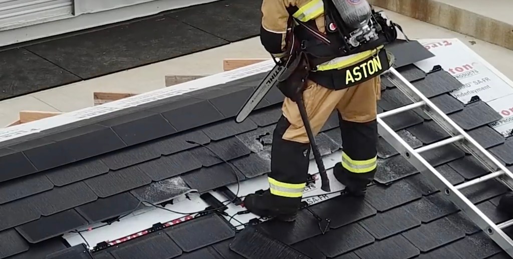 Watch a Tesla Solar Roof being dismantled in first responder training