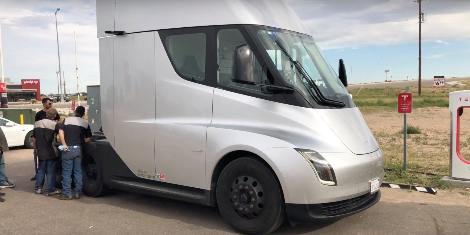 Tesla Semi drives through Colorado, engineers talk about range, cameras