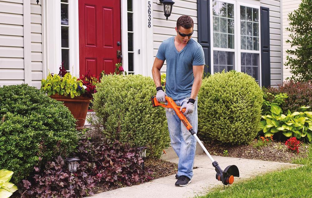 Black & Decker LST201 20V MAX* Lithium 10 Inch String Trimmer