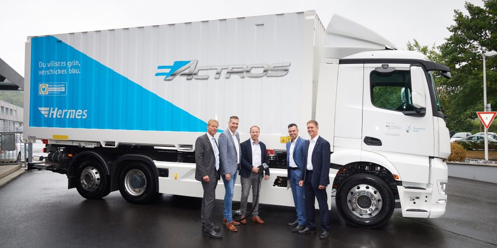 MercedesBenz delivers first 10 eActros allelectric heavyduty trucks