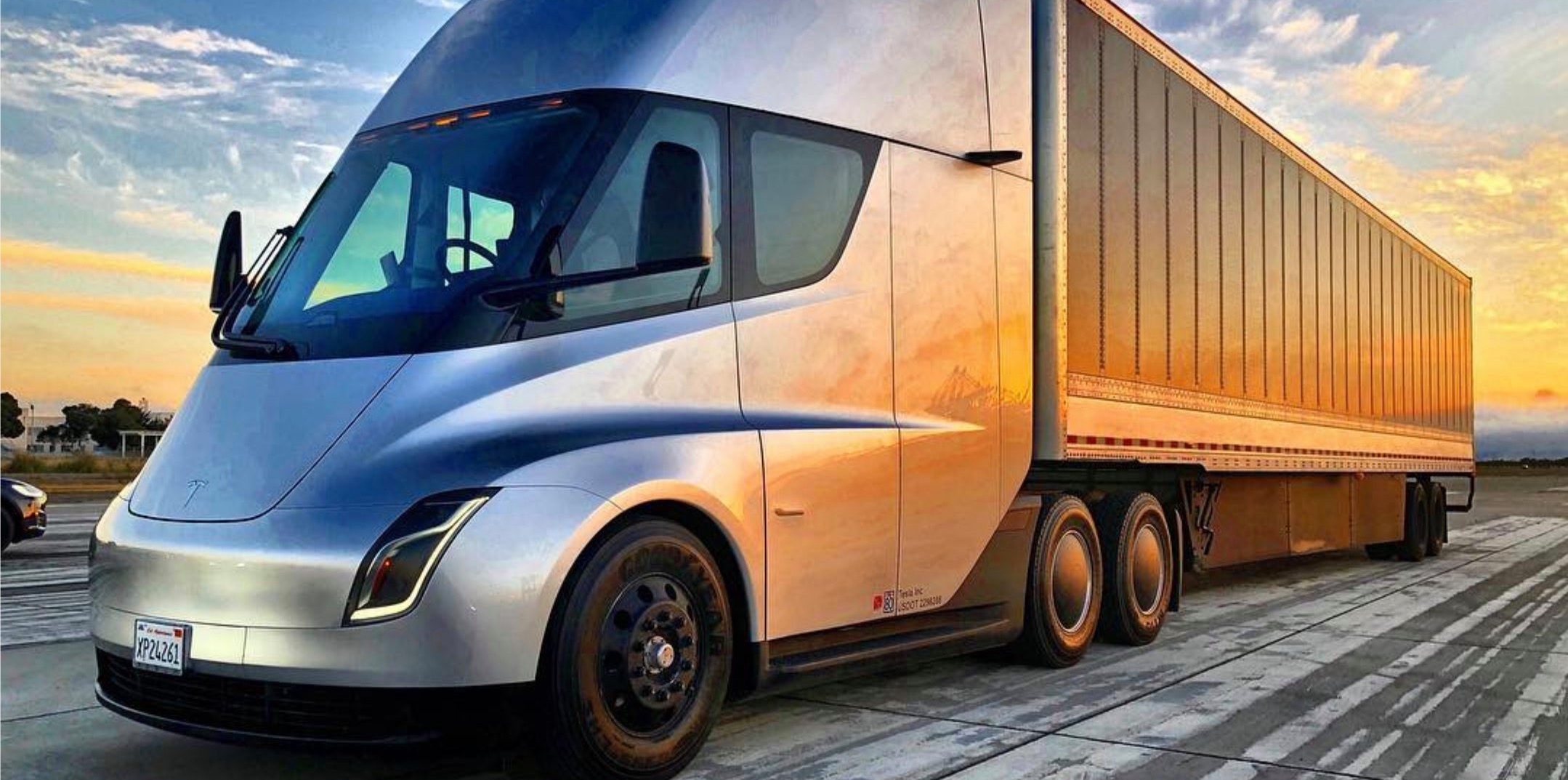 Tesla Semi Shows Up At A Track With Pro Driver Electrek