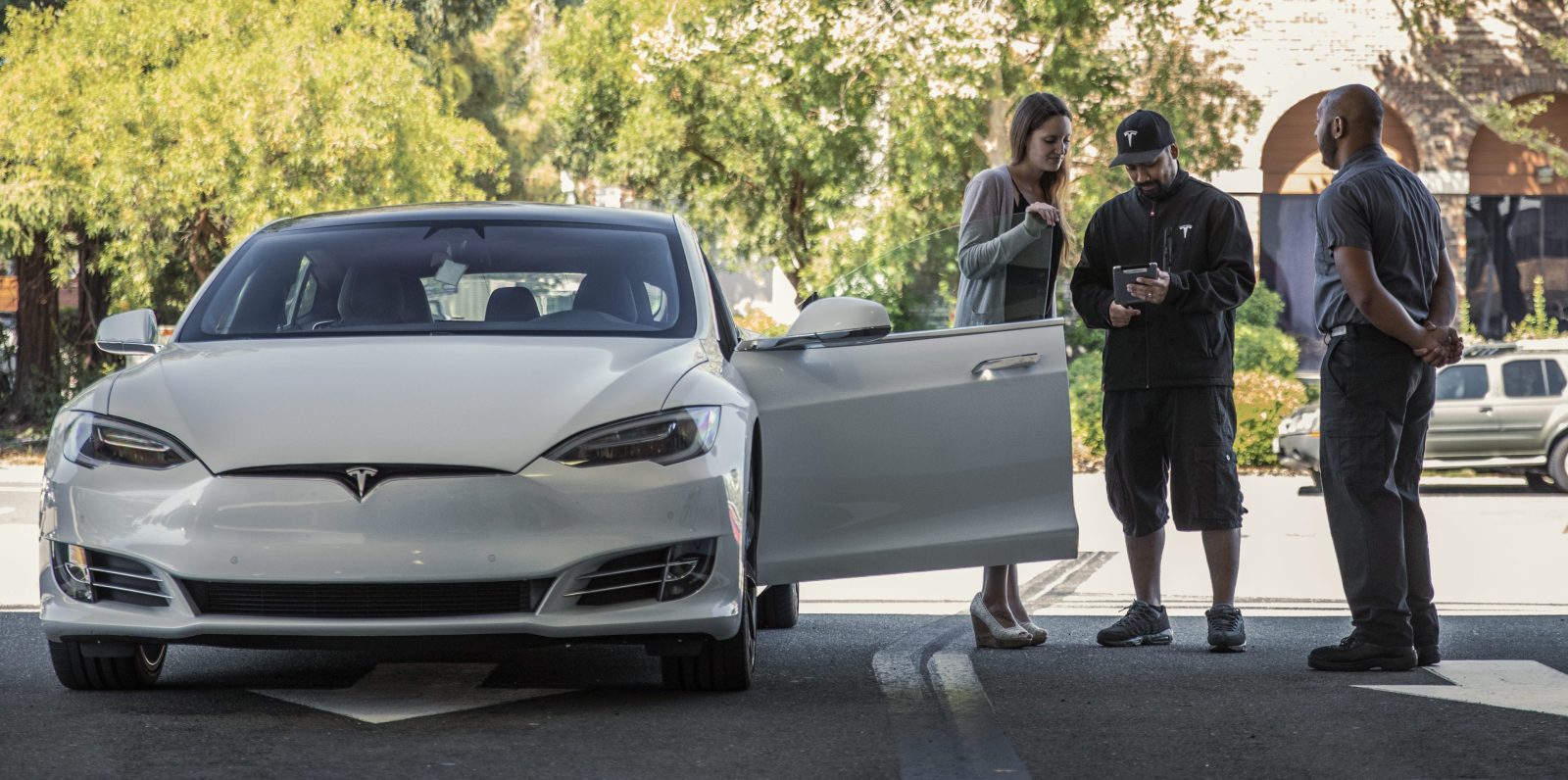 tesla-launches-door-to-door-service-called-tesla-direct-to-help