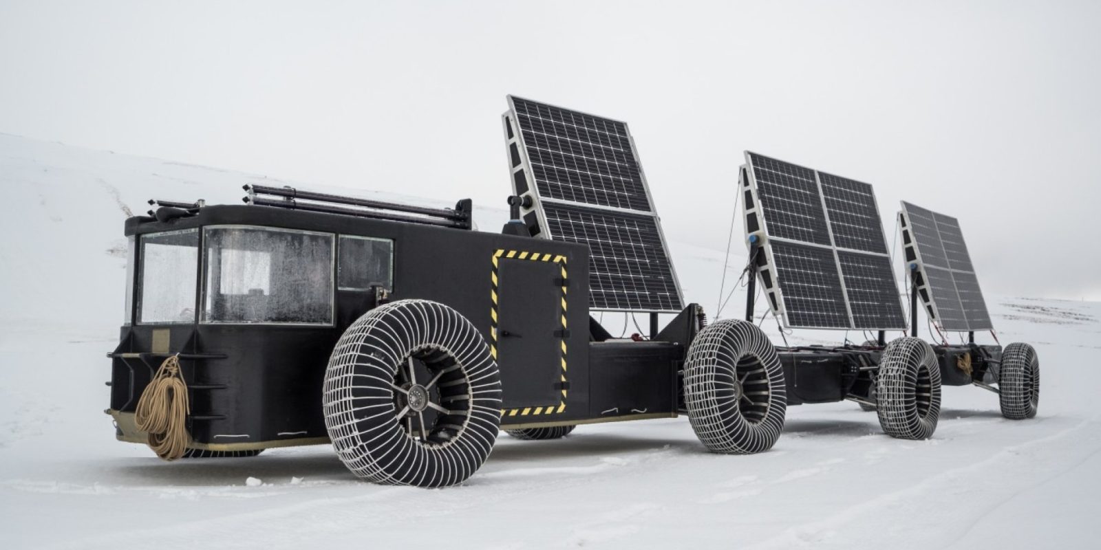 Solar Voyager electric buggy will drive 2 people to the South Pole and back