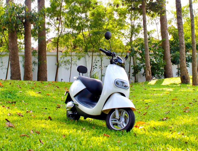 Swag TypeS 1,200 electric scooter goes 35 mph with a Bosch motor