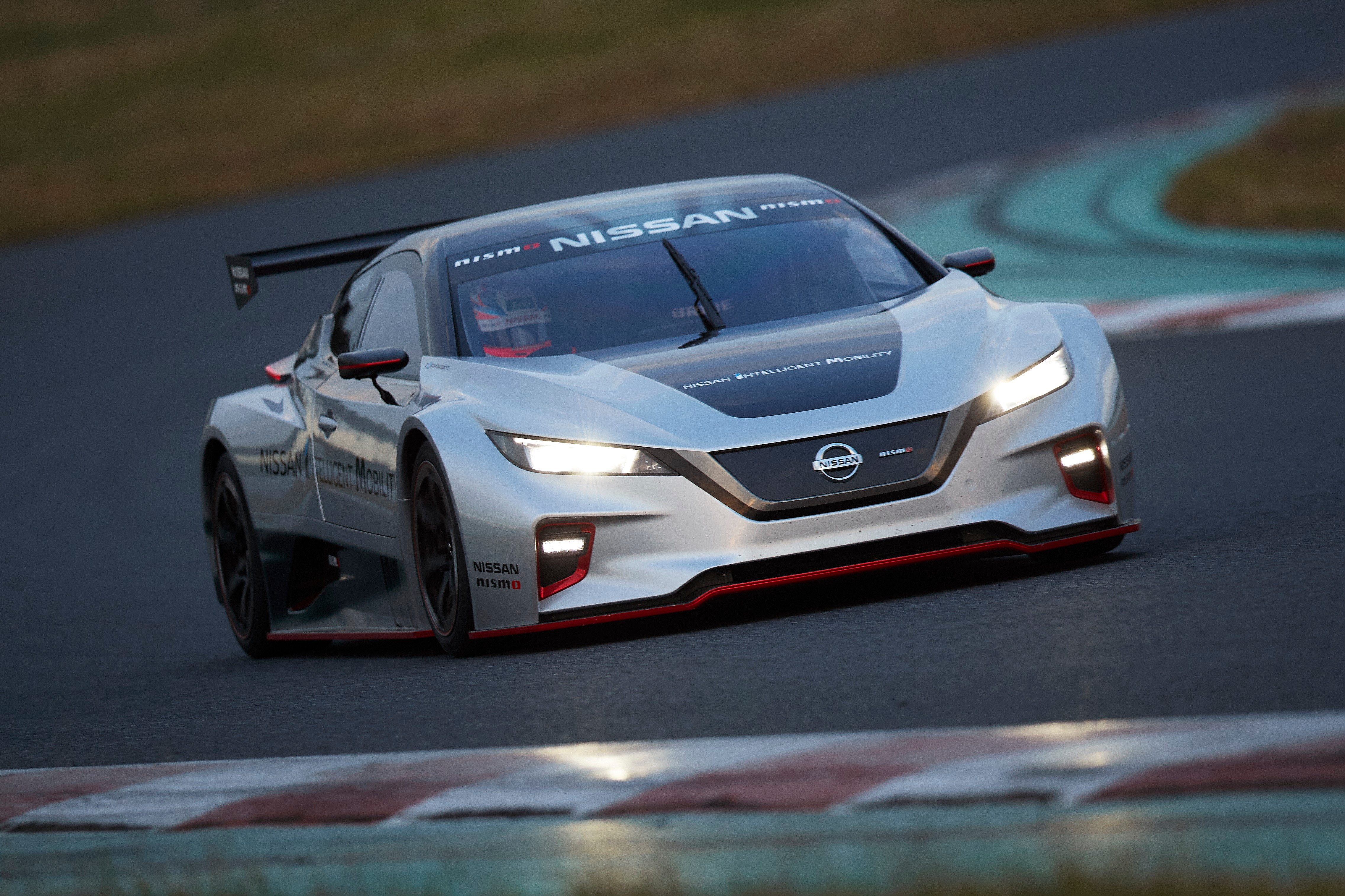 Nissan Unveils New LEAF NISMO RC Electric Race Car With Dual Motors