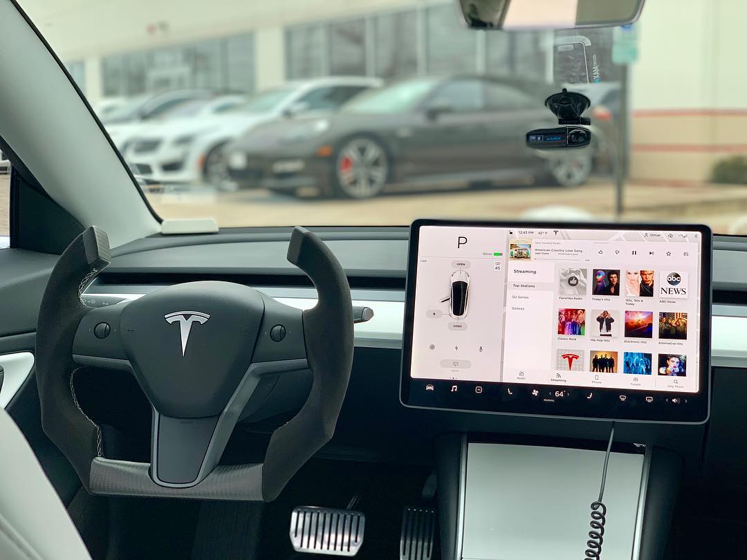 Tesla Model 3 gets a Roadster-like steering wheel: love it or hate it ...