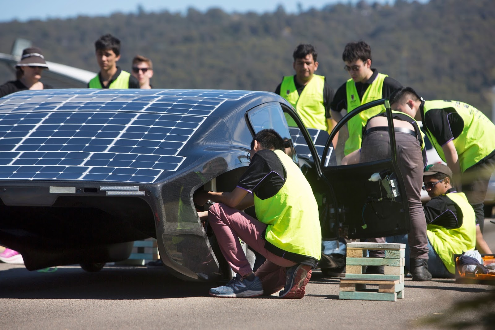 Solarpowered car breaks efficiency record, travels 4,100 km for 50