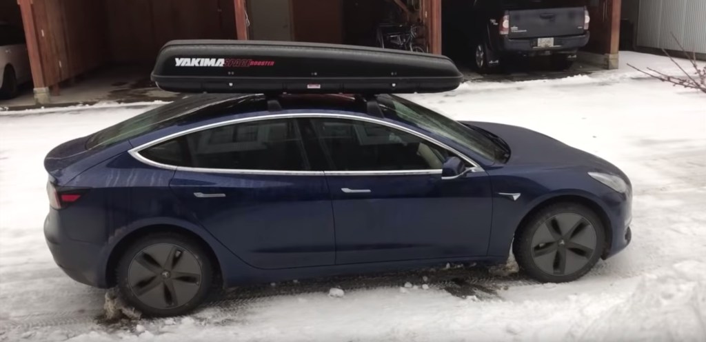 A close look at Tesla Model 3's new roof rack with efficiency test