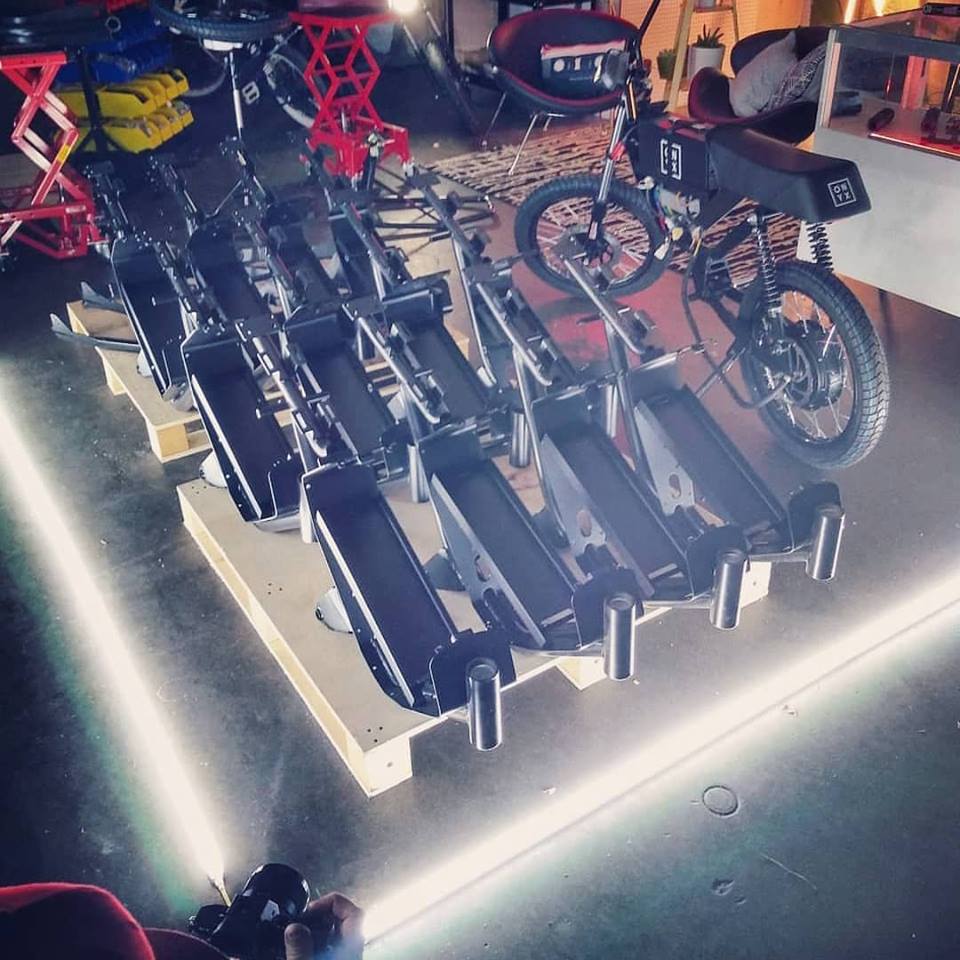 onyx mopeds