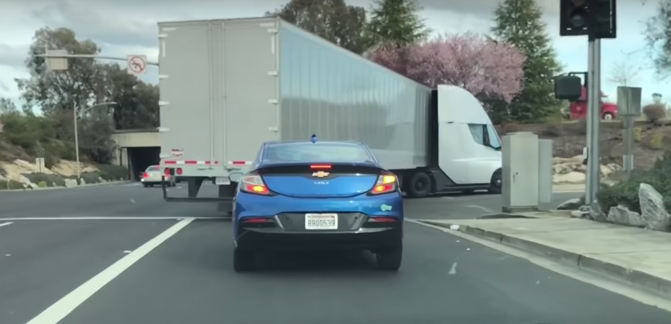 watch tesla semi electric truck accelerate ramp