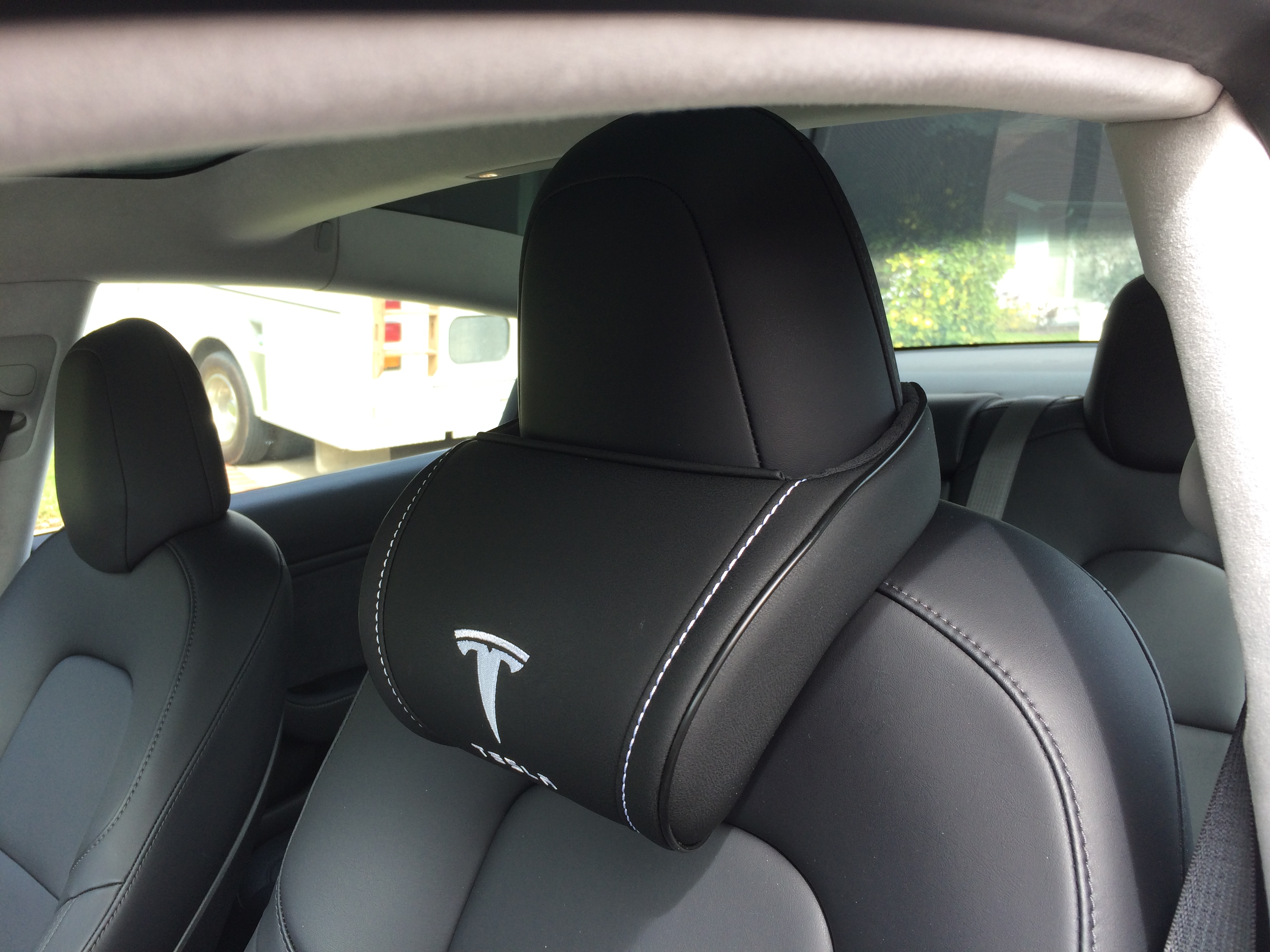 Tesla made more comfortable with new custom headrest Electrek