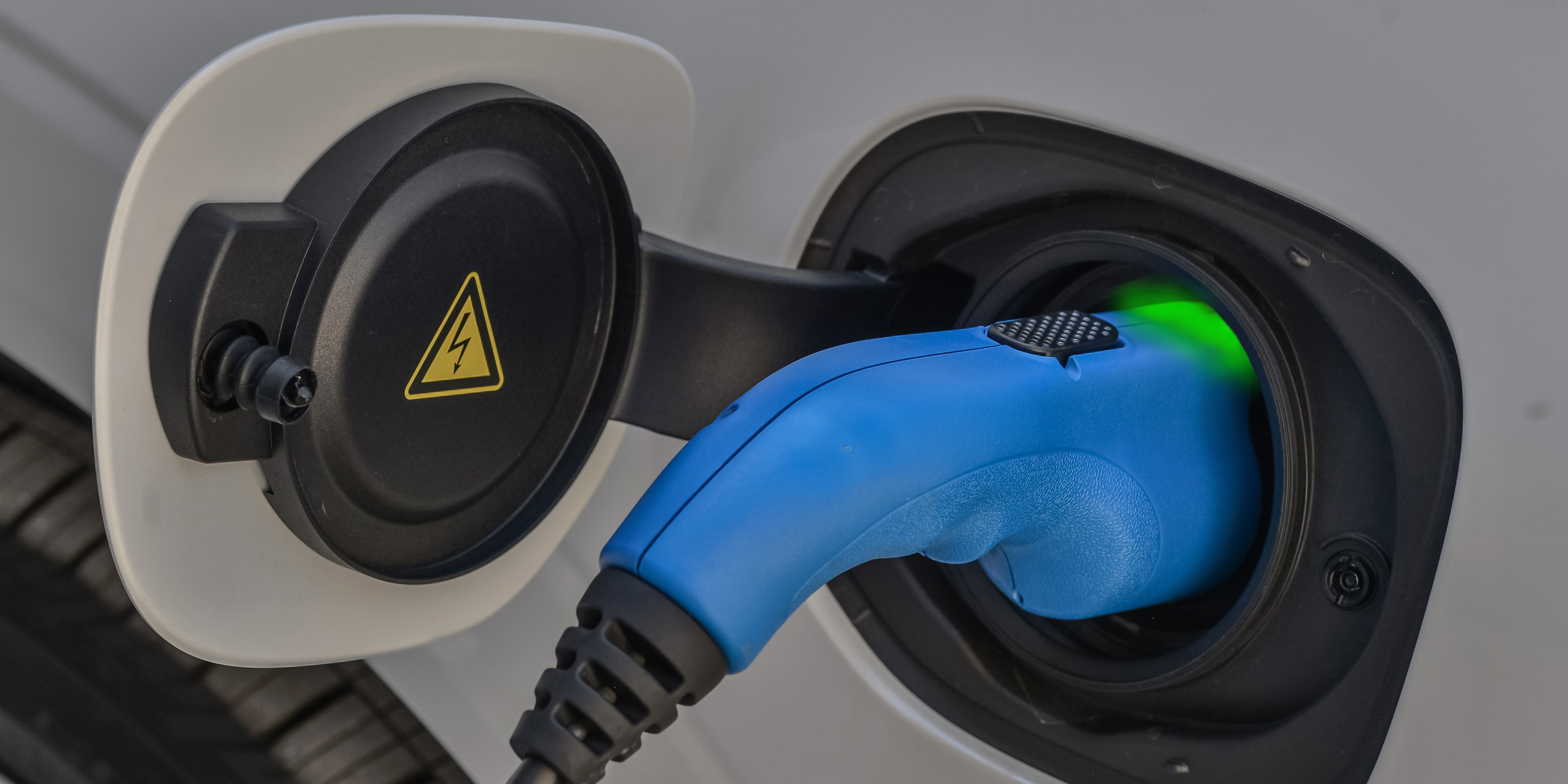 UK may move up allelectric car target to 2030 or 2035 Electrek