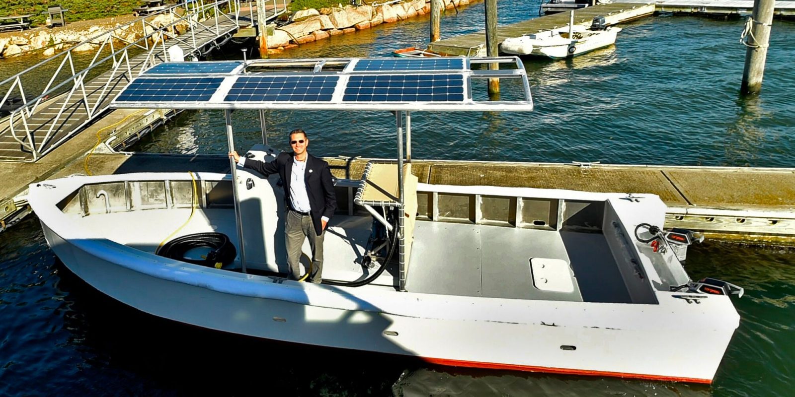 solar power sewage pump-out boat