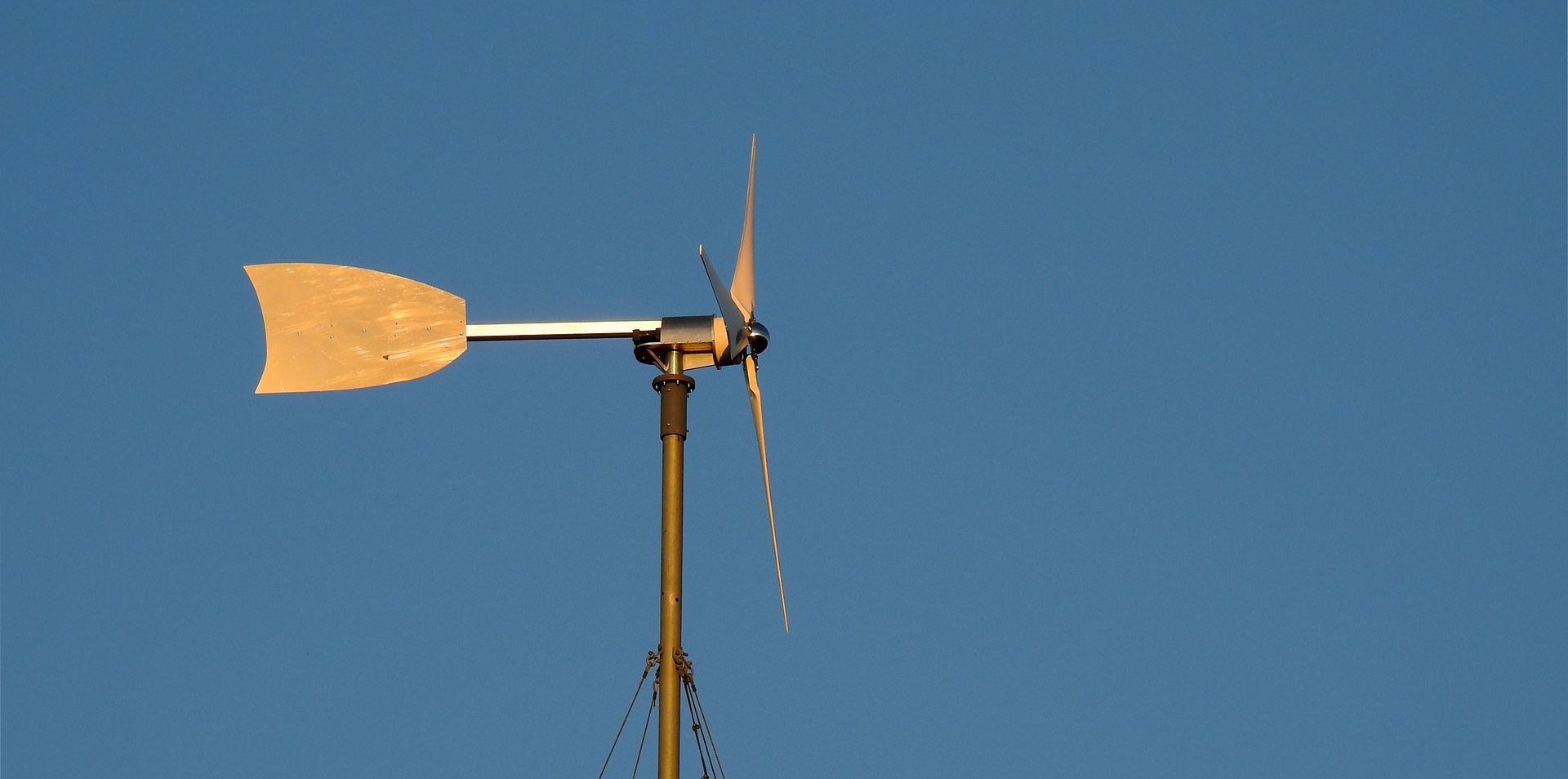 EGEB Northeast Best In Small Scale Wind SoCal Energy Storage Electrek   Smallwindturbine 