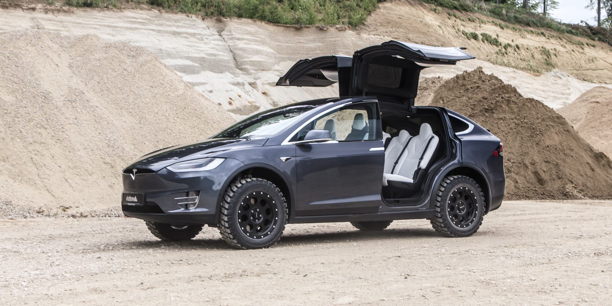 Watch Tesla Model X Go Off Roading In Deep Mud Electrek