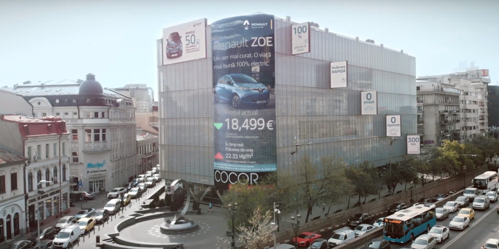 Renault billboard shows electric car prices drop when air pollution goes up