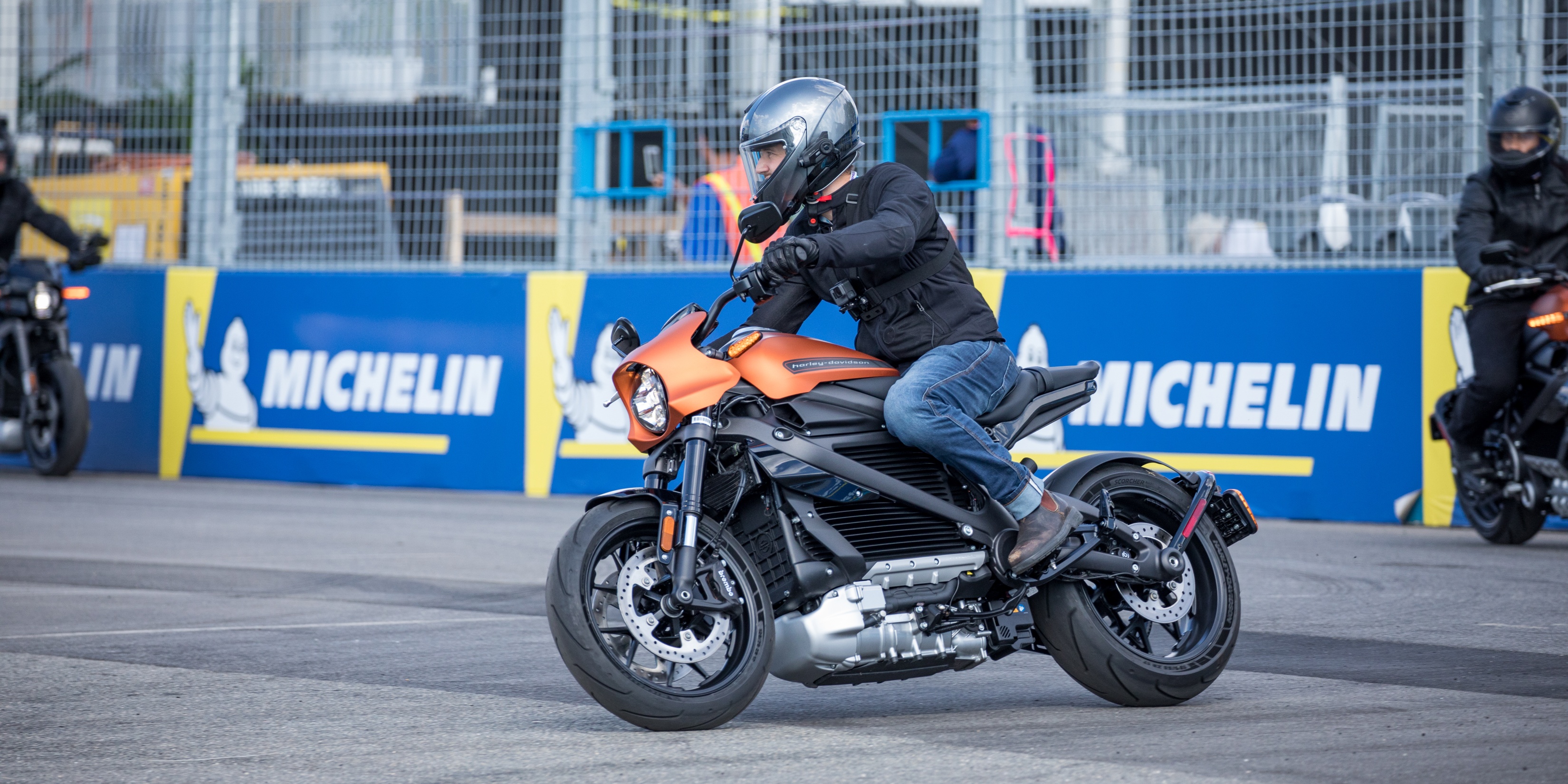 First Ride Harley Davidson Livewire Electric Motorcycle Screams Raw Power Electrek