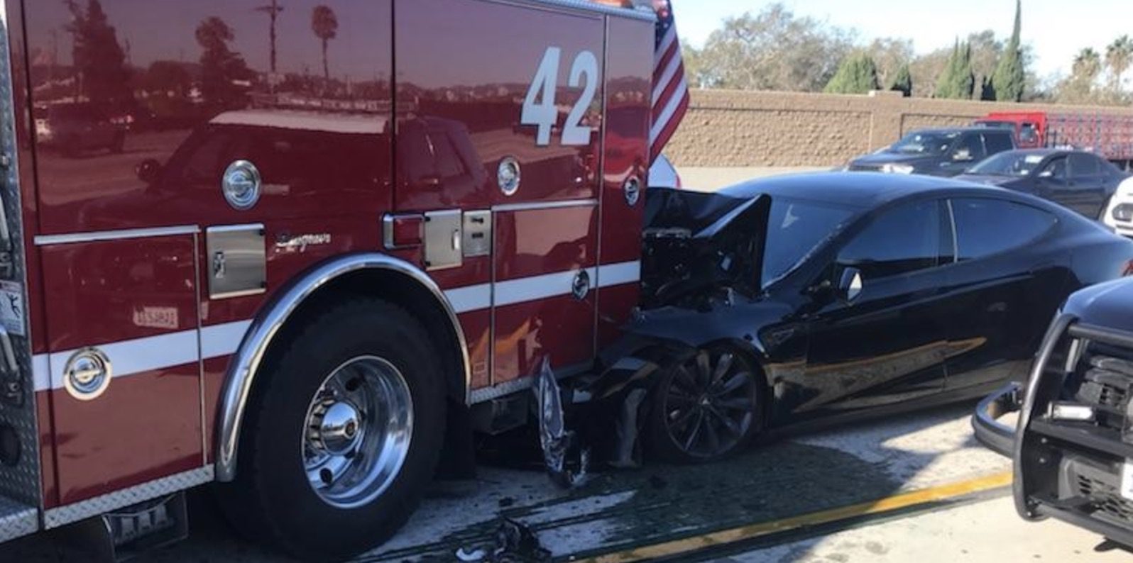 Tesla driver was eating and drinking during publicized Autopilot crash