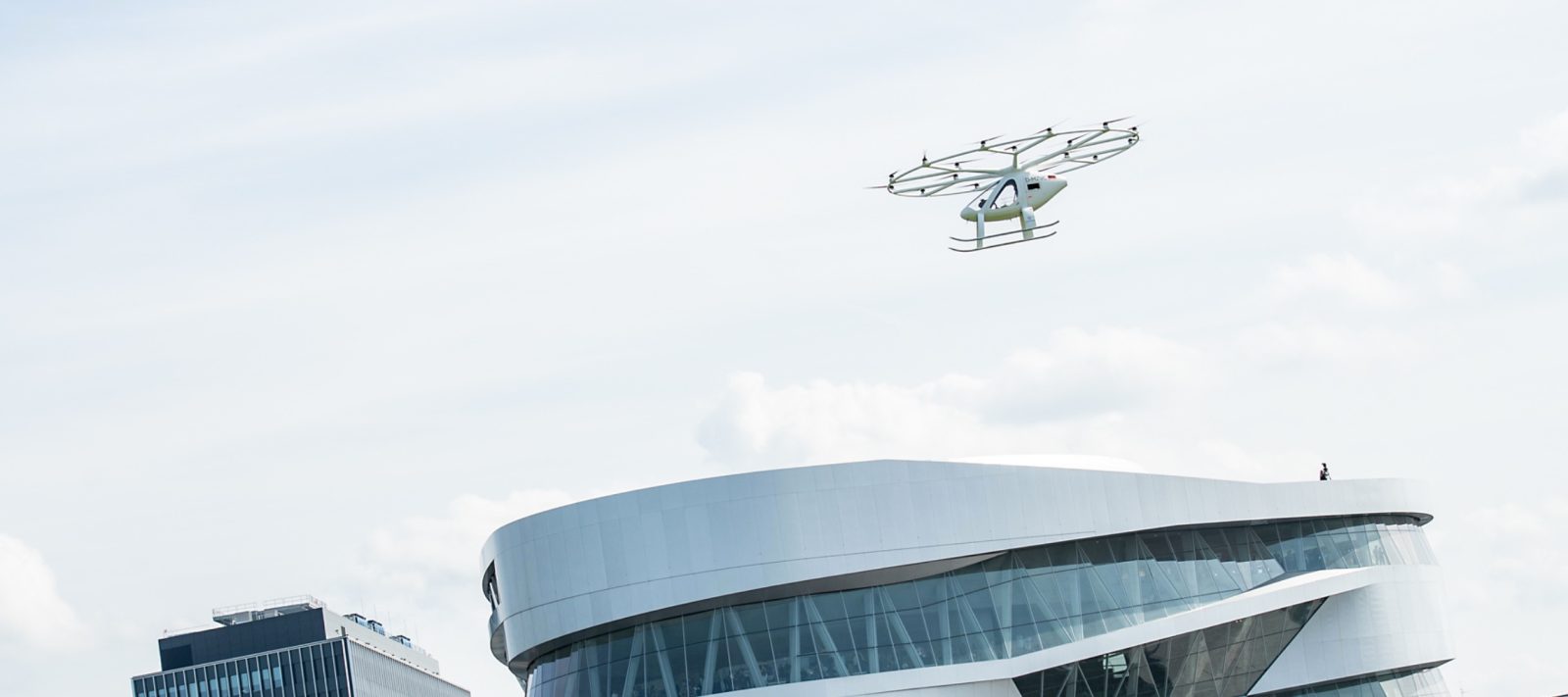 Watch All Electric Air Taxi Volocopter Make Debut Urban Flight In Stuttgart Electrek