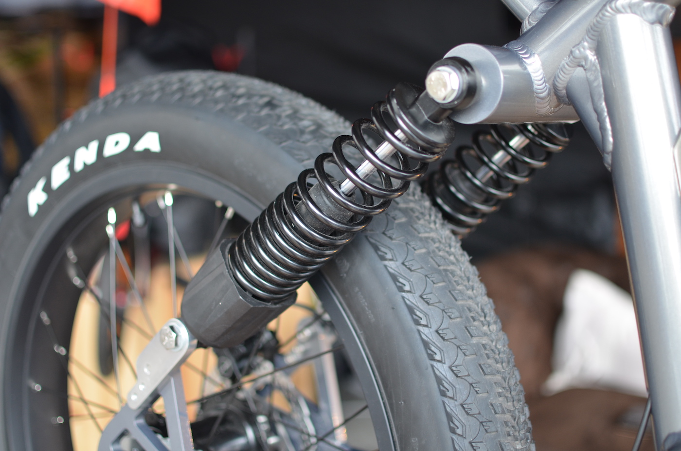 Aevon Le Cafe Racer e-bike w/ 31 mph (50 km/h) top speed ... (426 x 282 Pixel)